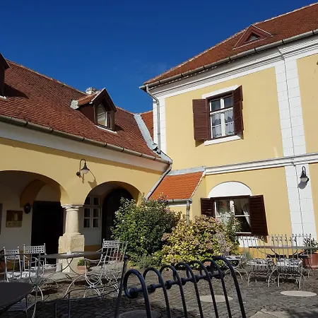 Gombás Kúria Mansion Boutique